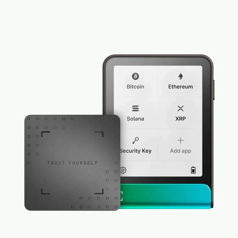 imKey硬件钱包正面展示 — imToken联名款蓝白配色卡片式冷钱包