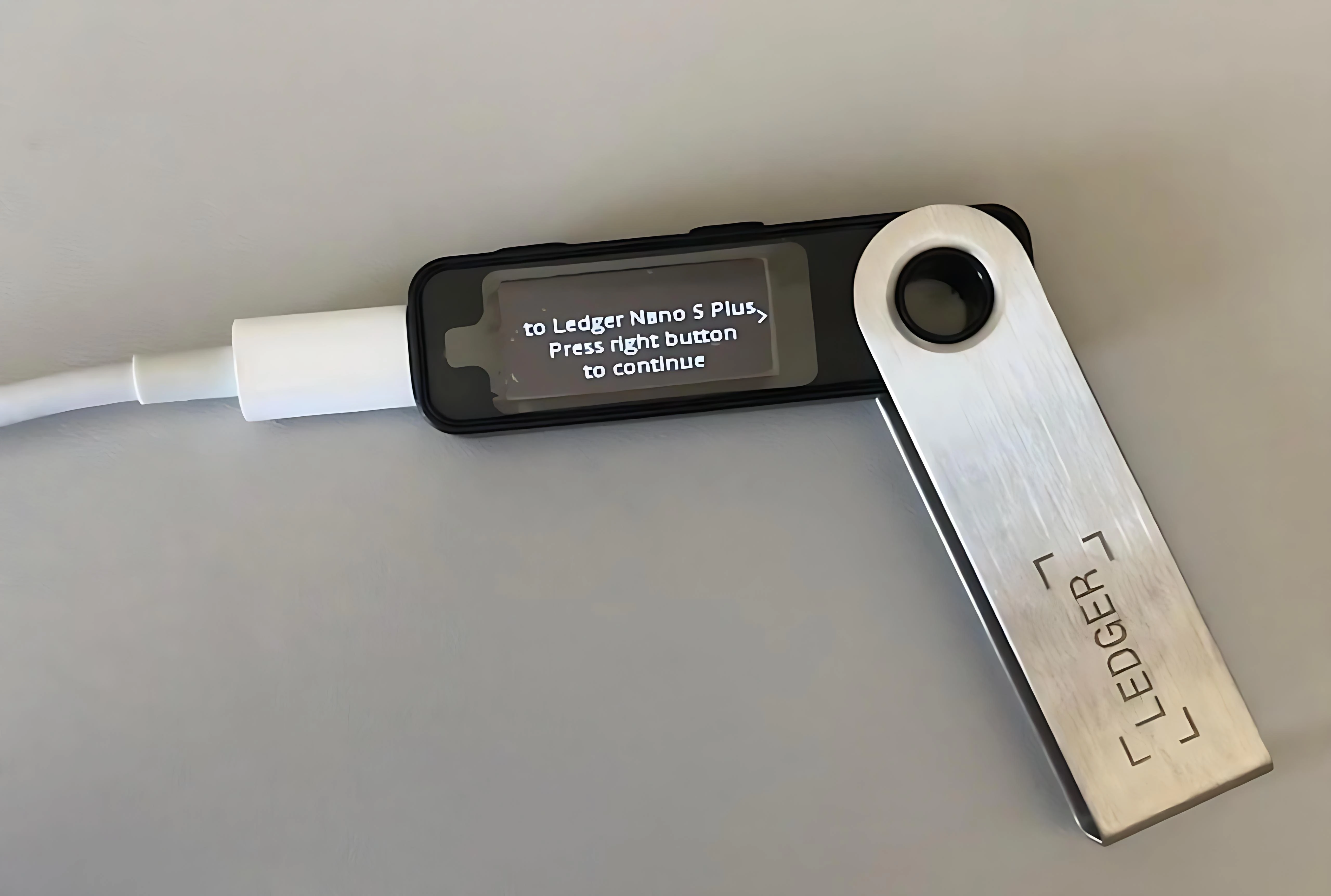 Ledger冷钱包安全管理场景示意